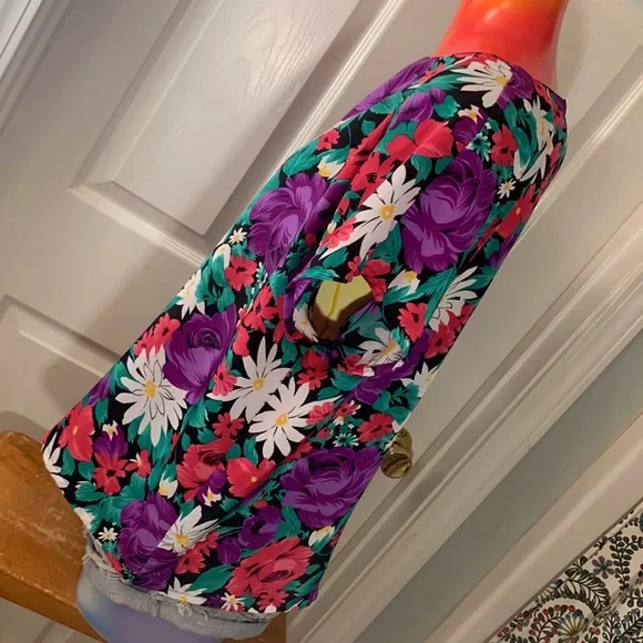 VINTAGE IMPRESSIONS of CALIFORNIA Floral Top - Picture 6 of 12